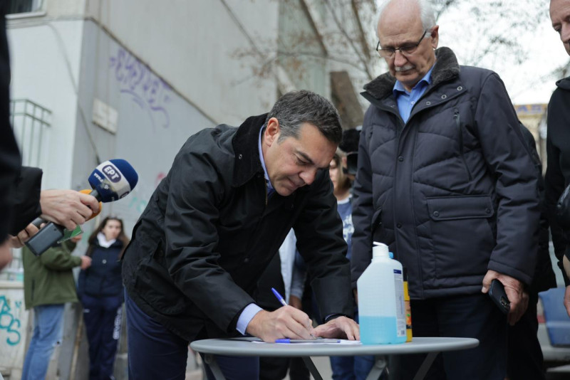 Τσίπρας - Τέμπη: Έδωσε αίμα για τους τραυματίες