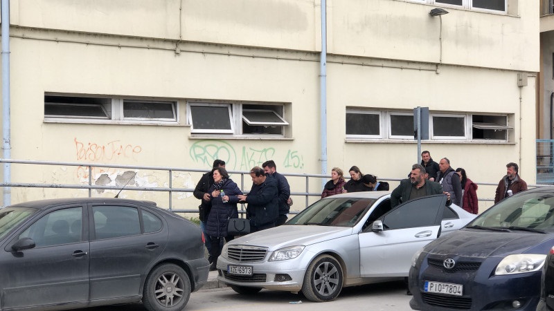 Λάρισα: Βαρύ το κλίμα στο νοσοκομείο, ουρές για αιμοδοσία