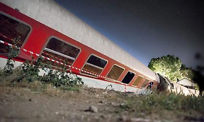 Σύγκρουση τρένων έξω από τα Τέμπη - Αναφορές για νεκρούς και τραυματίες