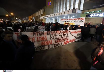 Καθιστική διαμαρτυρία φοιτητών στον ΟΣΕ για το δυστύχημα στα Τέμπη - «Η τραγωδία δεν θα ξεχαστεί»