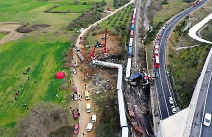 Σύγκρουση τρένων στα Τέμπη: Στους 36 οι νεκροί - Θα ανέβει ο αριθμός εκτιμά η Πυροσβεστική