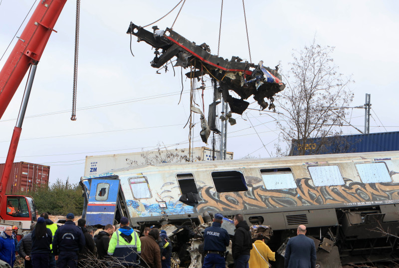Tέμπη:  Ο στρατός στο σημείο της τραγωδίας