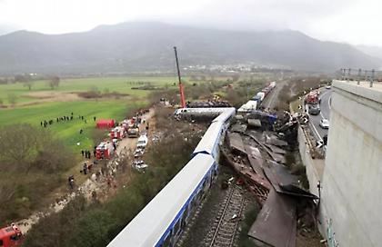 Σύγκρουση τρένων στα Τέμπη: «Τη βαθιά της θλίψη για το τραγικό δυστύχημα» εκφράζει η Hellenic Train