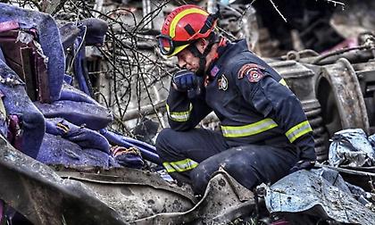 Προπονητής του ΠΑΟΚ δίνει μάχη για να σώσει ζωές στα συντρίμμια των Τεμπών