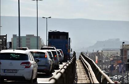 Συνεχίζεται η ταλαιπωρία των οδηγών - Ποιοι δρόμοι είναι μποτιλιαρισμένοι αυτήν την ώρα