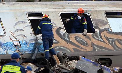 Τραγωδία στα Τέμπη: «Πήγα για τον άντρα μου και το 5χρονο παιδί μου και μου γύρισαν στάχτες»