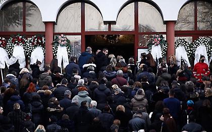 Τραγωδία στα Τέμπη: Θρήνος στην κηδεία της 34χρονης Αθηνάς