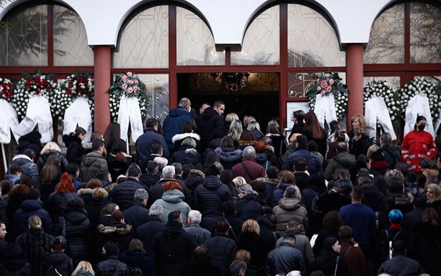 Τραγωδία-Τέμπη: Θρήνος στην κηδεία της 34χρονης Αθηνάς