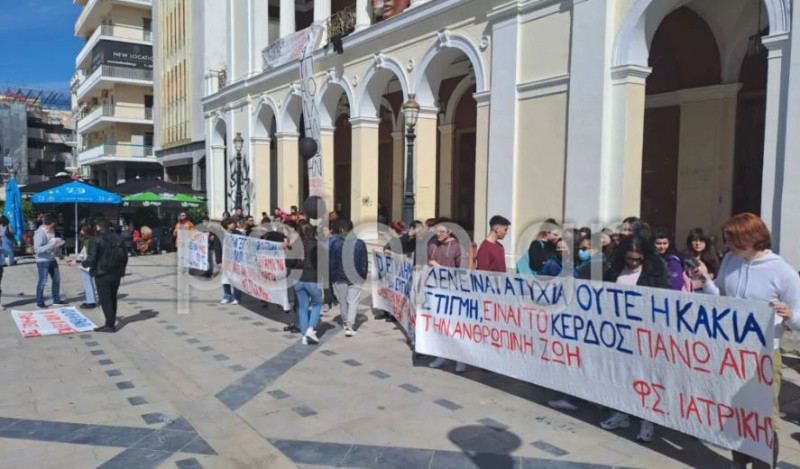 «Ποτέ ξανά»: Κύμα οργής των νέων για την τραγωδία