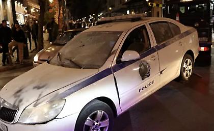 Επεισόδια στο Σύνταγμα: Πέντε αστυνομικοί τραυματίες - Τέσσερις προσαγωγές