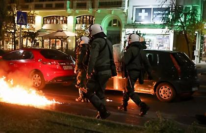 Επίθεση με μολότοφ εναντίον αστυνομικών χθες στα Εξάρχεια - Συνελήφθη μια 17χρονη