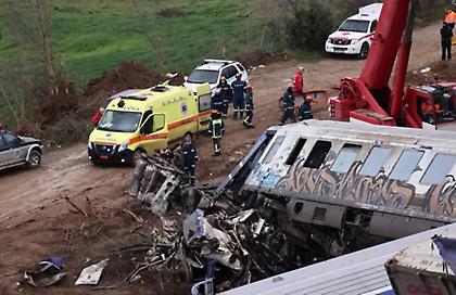 Μνημόσυνο σε όλους τους ναούς για τα θύματα των Τεμπών - Σακελλαροπούλου, Μητσοτάκης στη Μητρόπολη