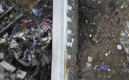 Τέμπη: Πληρώστε, ξηλώστε και ξανά… πληρώστε – Οι αμαρτίες της τυφλής γραμμής