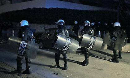 Η αστυνομία εμπόδισε συμπλοκή μεταξύ οπαδών ΠΑΟΚ και Άρη στο κέντρο της Θεσσαλονίκης!