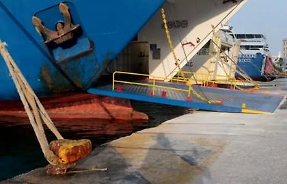 Εικοσιτετράωρη απεργία την Τετάρτη στα πλοία που αναχωρούν από τον Πειραιά