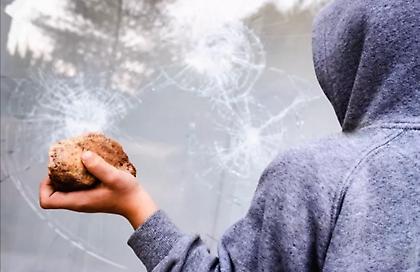 Πάτρα: Τα έσπασαν στη Διεύθυνση Συγκοινωνιών για τα Τέμπη