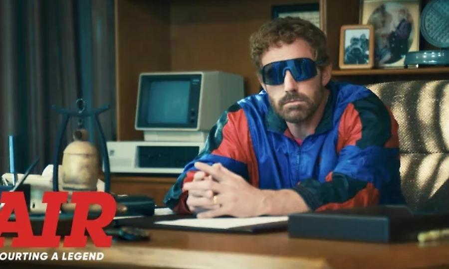 Air: Άφλεκ και Ντέιμον μας δείχνουν την ιστορία πίσω από τα θρυλικά παπούτσια του Μάικλ Τζόρνταν