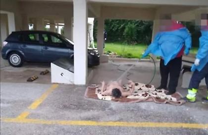 Ωρωπός: «Οι διασώστες έπλυναν την ηλικιωμένη παρουσία της αστυνομίας και εκπροσώπου του δήμου»