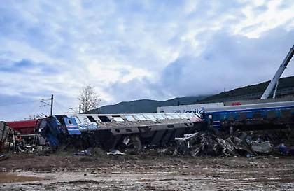 Oικονομική βοήθεια 10.000 ευρώ στους συγγενείς θυμάτων στα Τέμπη από το Ιδρυμα Στέλιος Χατζηιωάννου