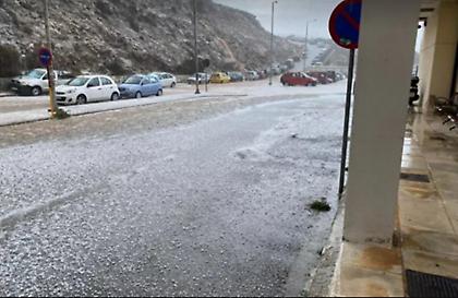 Έντονο χαλάζι στην Ικαρία - Στα «άσπρα» ντύθηκε το αεροδρόμιο - Ακυρώθηκαν οι πτήσεις