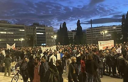 Νέο συλλαλητήριο για τα Τέμπη: Ένταση και επεισόδια στην Καρόλου