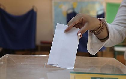 Δημοσκόπηση Marc: Κλείνει η ψαλίδα ΝΔ-ΣΥΡΙΖΑ, πού αποδίδουν οι πολίτες την τραγωδία των Τεμπών