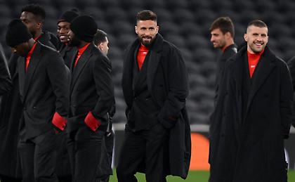 Ιταλική φινέτσα: Ρεσιτάλ ντυσίματος από την αποστολή της Μίλαν!