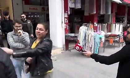 Σύζυγος ρίχνει φάπα στον άντρα της που είπε σε γκάλοπ ότι θα ψηφίσει Ερντογάν