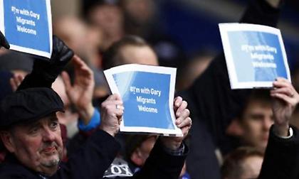 Οπαδοί Λέστερ για Λίνεκερ: «Είμαστε με τον Γκάρι, οι μετανάστες είναι ευπρόσδεκτοι»