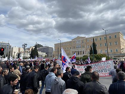 Πάνω από 20.000 κόσμος στο Σύνταγμα στο συλλαλητήριο για τα Τέμπη
