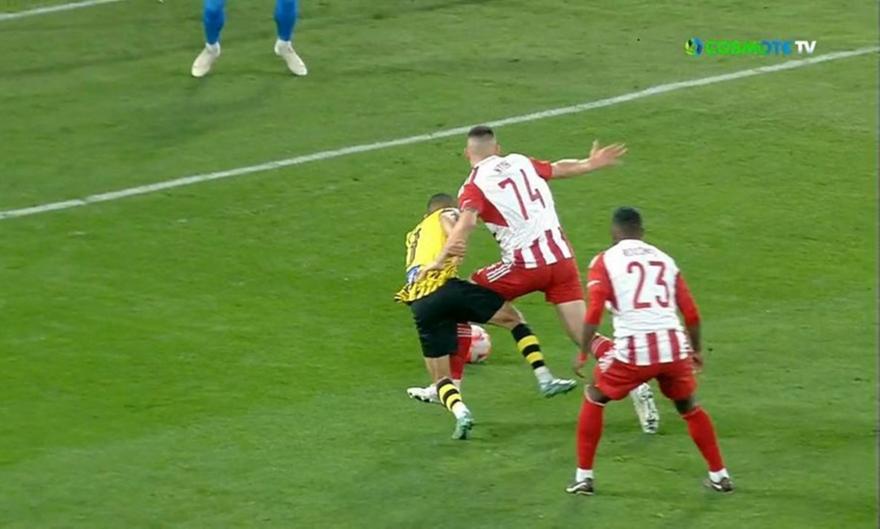 Μονομαχία Ντόη-Πινέδα, χλιαρές διαμαρτυρίες για πέναλτι