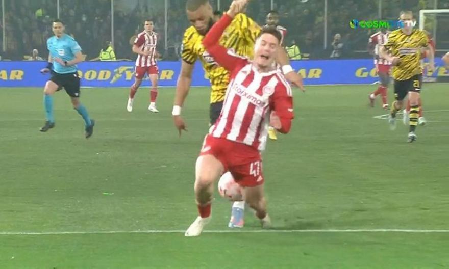 Μονομαχία Μουκουντί-Κανός, κίτρινη για διαμαρτυρία στον Μπιέλ