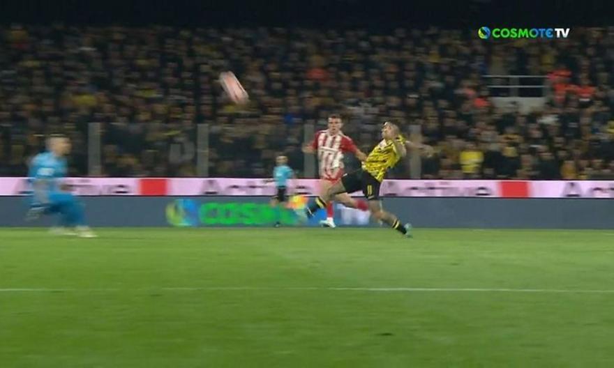 Σέντρα ακριβείας του Ρότα, ψηλά άουτ η προβολή του Αραούχο