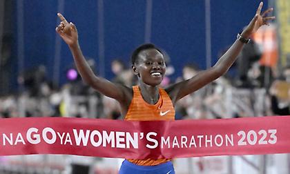 Νικήτρια η Τσέμγκετιτς ξανά στον μαραθώνιο της Ναγκόγια