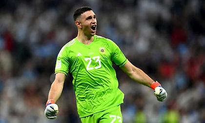 Δημοπράτησε για πολύ όμορφο σκοπό τα γάντια που φόρεσε στο Μουντιάλ του Κατάρ ο Μαρτίνες