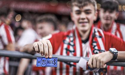 Πέταξαν και χαρτονομίσματα με «Barca Mafia» οι οπαδοί της Μπιλμπάο!