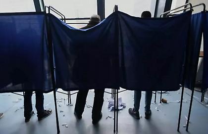 Εκλογές 2023: 68 ημέρες πριν από τις κάλπες - Πώς «διαβάζουν» τα κόμματα τις δημοσκοπήσεις