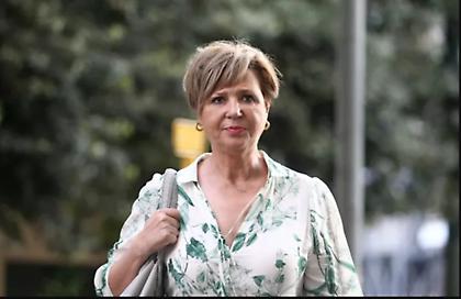 Κουκουλοφόροι έσπασαν το αυτοκίνητο της Όλγας Γεροβασίλη όταν ήταν στην πορεία!