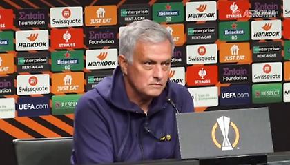 Ο Μουρίνιο διόρθωσε τον μεταφραστή του επειδή μπέρδεψε τις διοργανώσεις