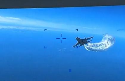 Συγκλονιστικό βίντεο με το ρωσικό μαχητικό Su-27 να επιτίθεται στο αμερικανικό drone