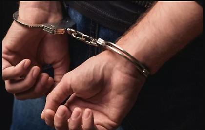 Χειροπέδες σε 47χρονο που κατηγορείται ότι παρενοχλούσε σεξουαλικά την ανήλικη κόρη συντρόφου του