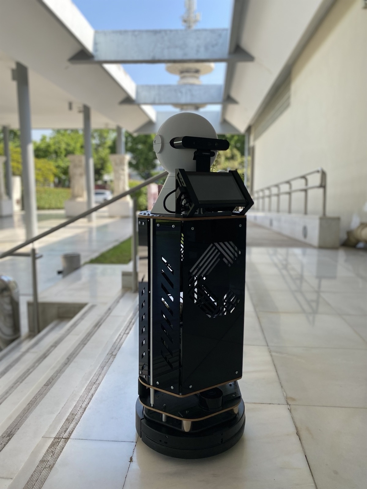 Θεσσαλονίκη: Ένα ρομπότ πιάνει κουβέντα με τους επισκέπτες