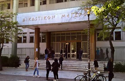 Τραγωδία στα Τέμπη: Προθεσμία για τις 24/3 στον σταθμάρχη που έφυγε πριν από τη λήξη της βάρδιας