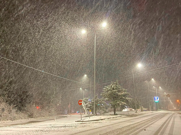 Καιρός: Χιόνια σε Θεσσαλονίκη, Χαλκιδική, Καρδίτσα, Τρίκαλα