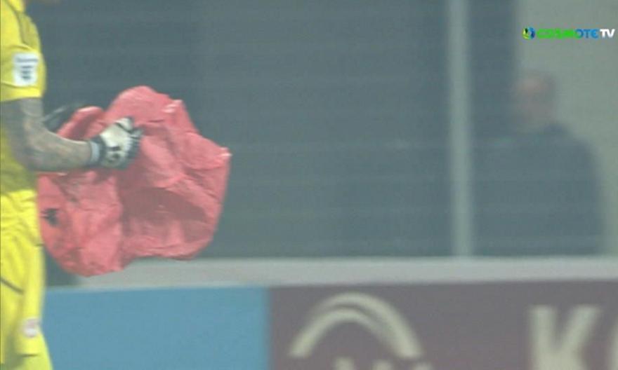 Βόλος-Ολυμπιακός: Ιπτάμενο φανάρι «προσγειώθηκε» στο γήπεδο