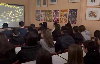 Μαθητές διασκεύασαν το «Φιλαράκι» για την τραγωδία στα Τέμπη