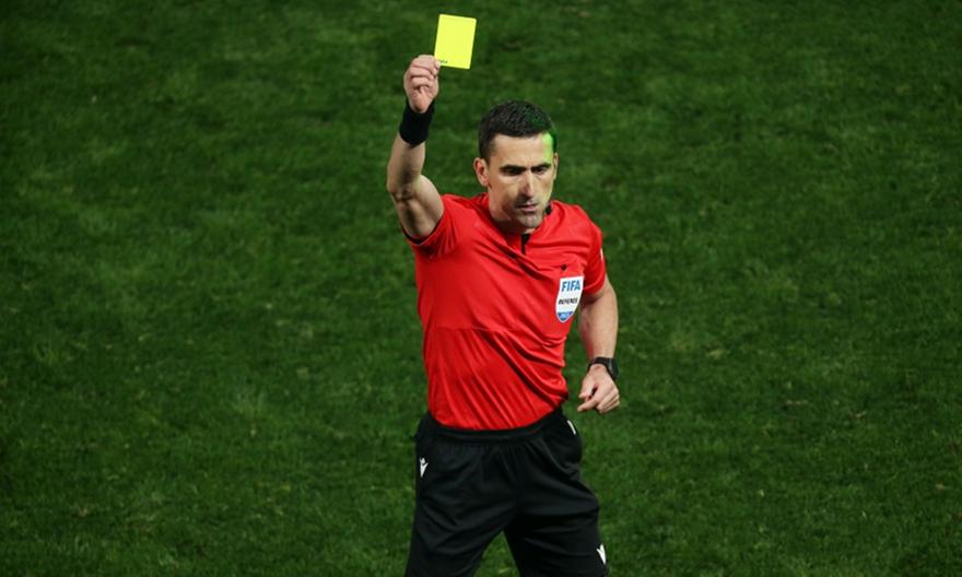 Τσούτσικας: «Ο Μπένετ έφερε διαιτητή… κλόουν στο ΑΕΚ-Παναθηναϊκός»