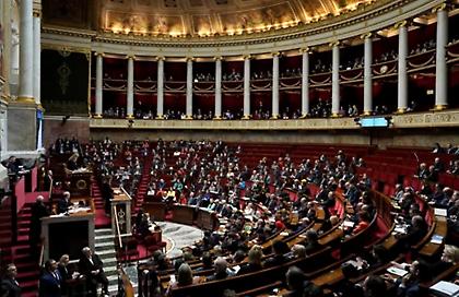 Γαλλία: Απορρίφθηκε για μόλις 9 ψήφους η μια από τις δύο προτάσεις μομφής στην κυβέρνηση Μακρόν