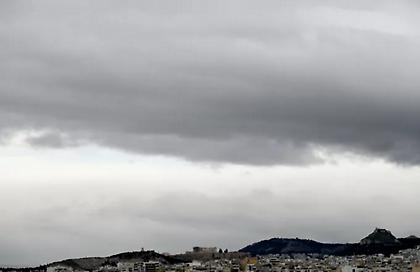Καιρός: Νεφώσεις με πιθανότητα τοπικών βροχών