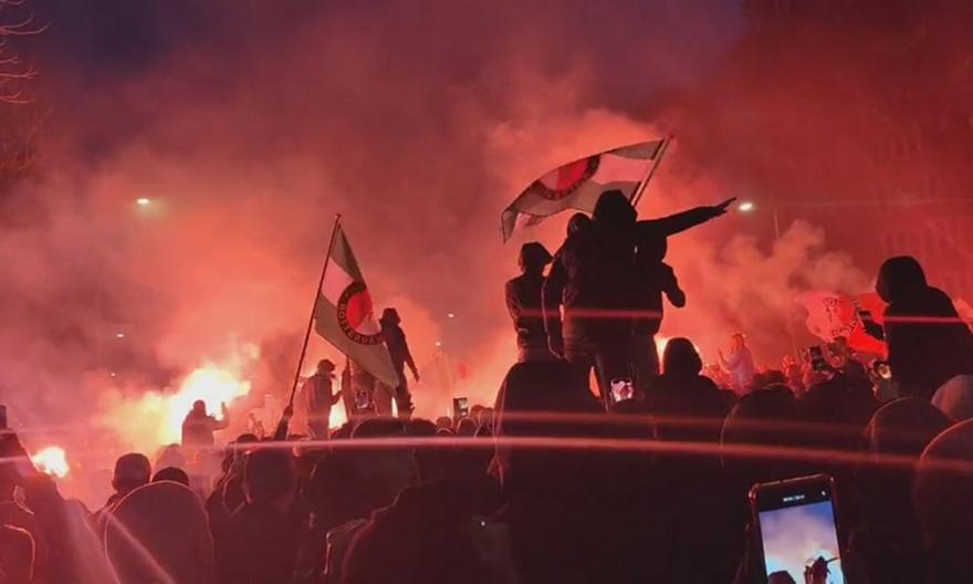 Φέγενοορντ: Θερμή υποδοχή οπαδών μετά τη νίκη στο ντέρμπι